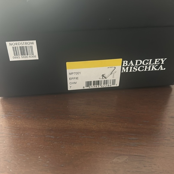 Badgley Mischka Effie Heeled Embellished Soft Gold Sandals Size 7.  Worn once - Picture 3 of 4